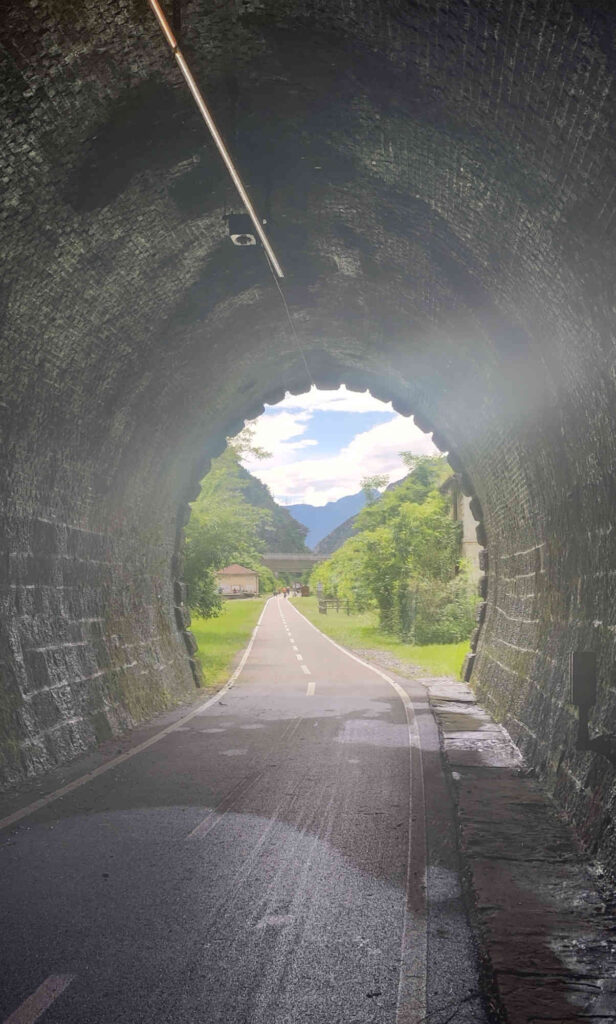 Bild: Tunnel am Fahrradweg